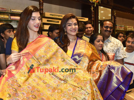 Mehreen n Honey Rose At Zherabad